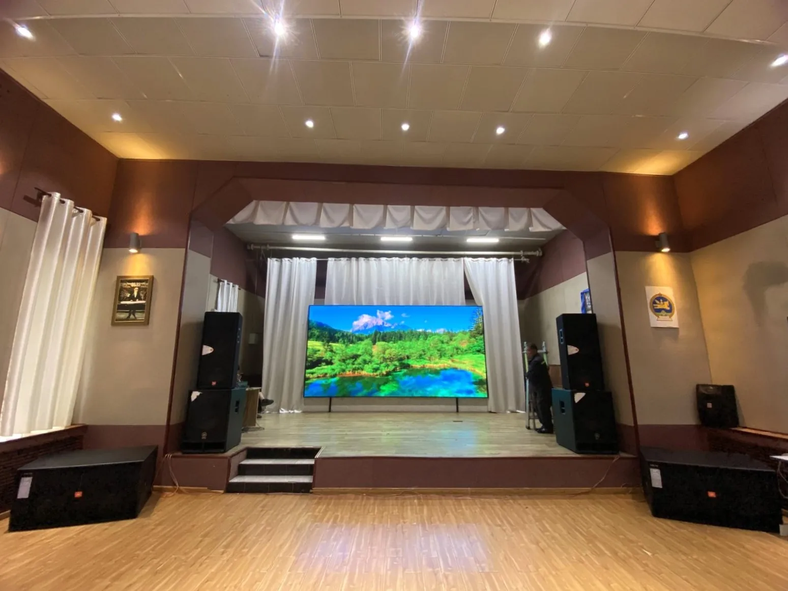 Төвийн урлаг заалны тоног төхөөрөмжийн шинэчлэлт